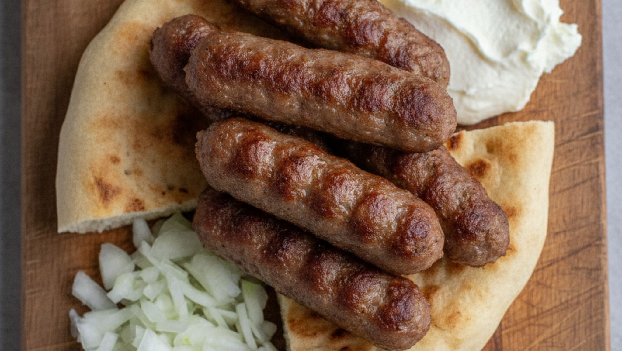 Cevapi (Bosnische Hackfleischröllchen)